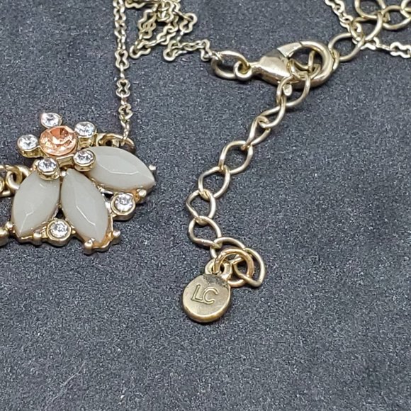 LC Gold Tone Flower Pendant Necklace Rhinestone 16 - Picture 4 of 4